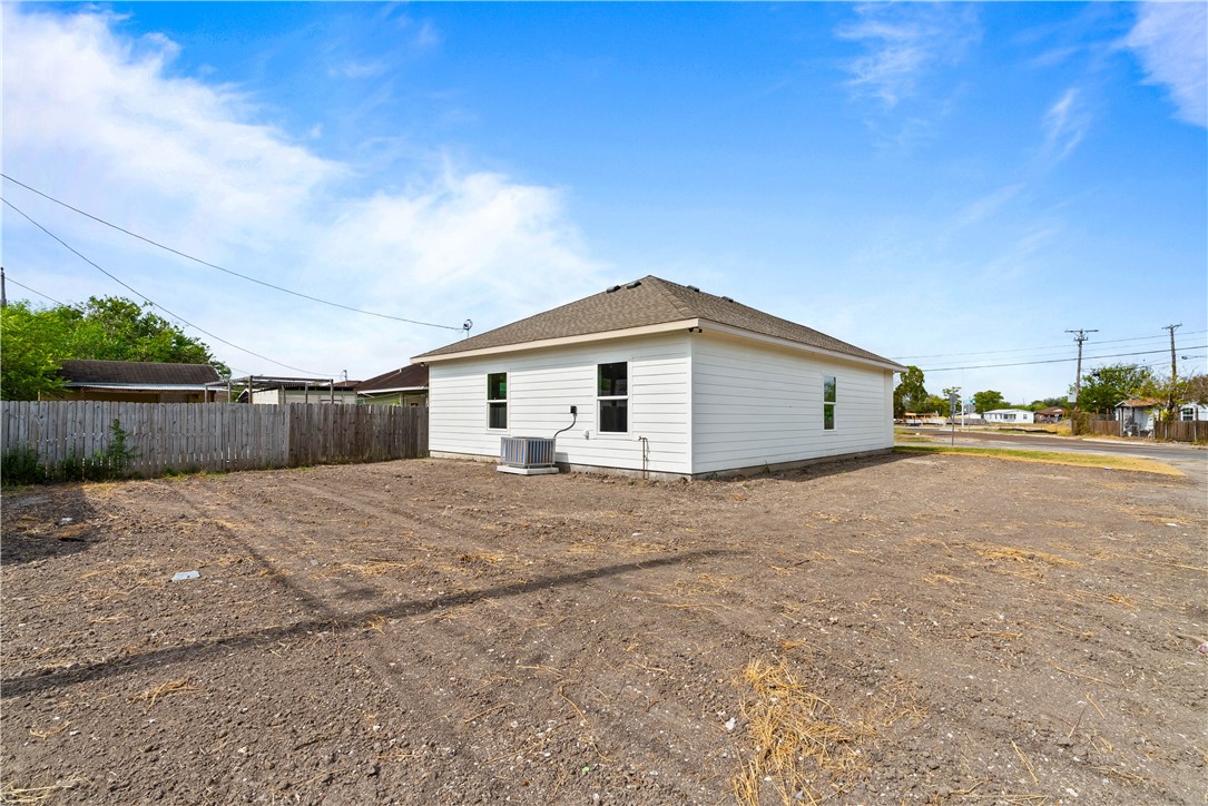 2937 Sonora St Property Photo 2