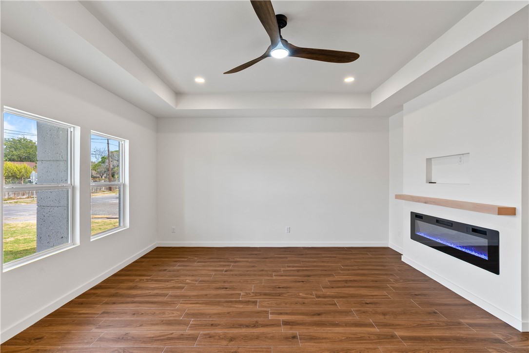2937 Sonora St Property Photo 4