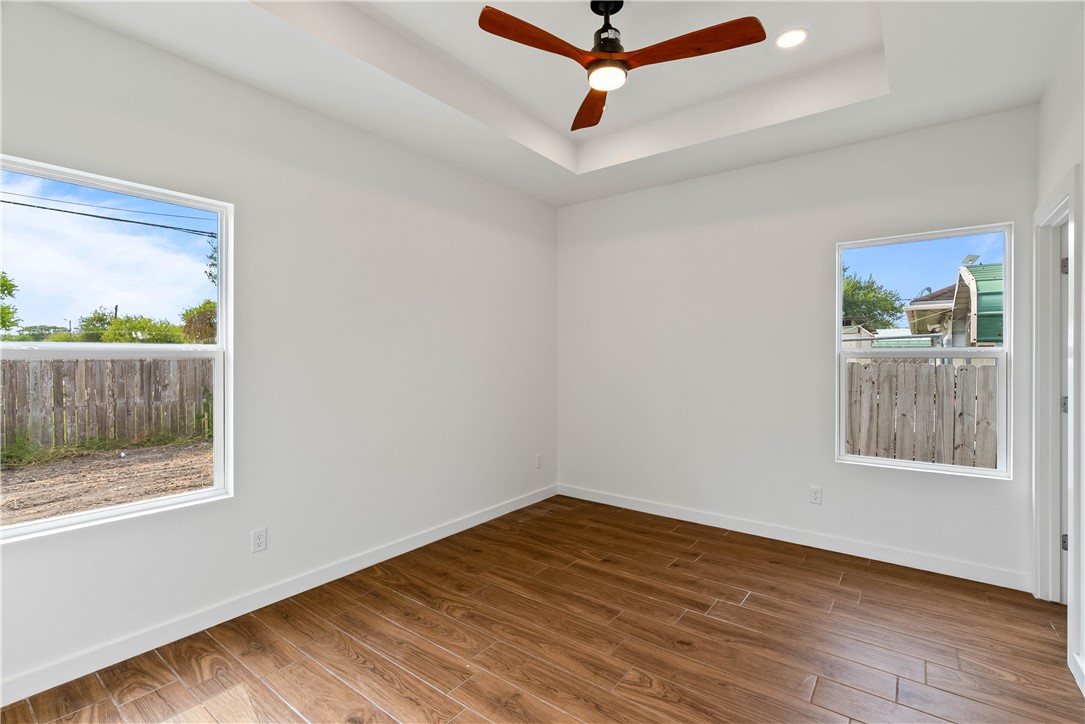 2937 Sonora St Property Photo 9