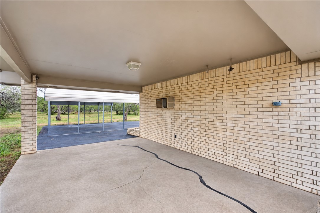 223 County Road 2112 Property Photo 33