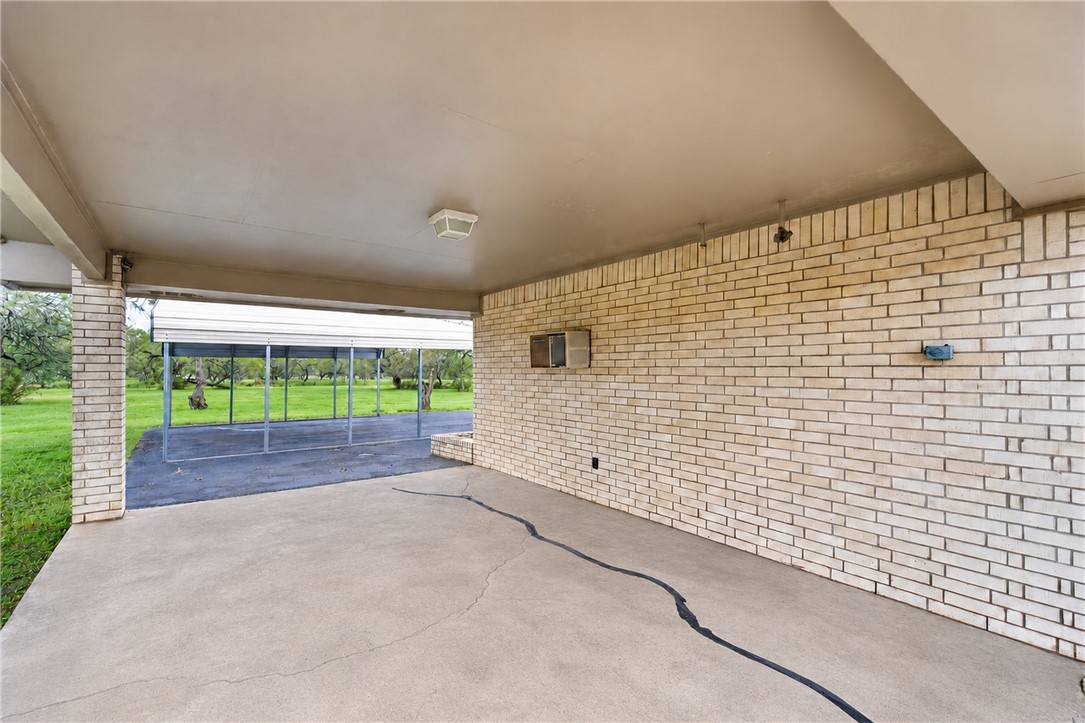 223 County Road 2112 Property Photo 34