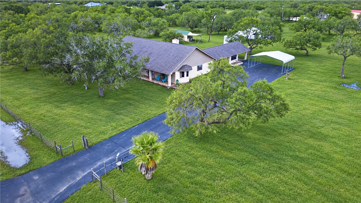 223 County Road 2112 Property Photo 44