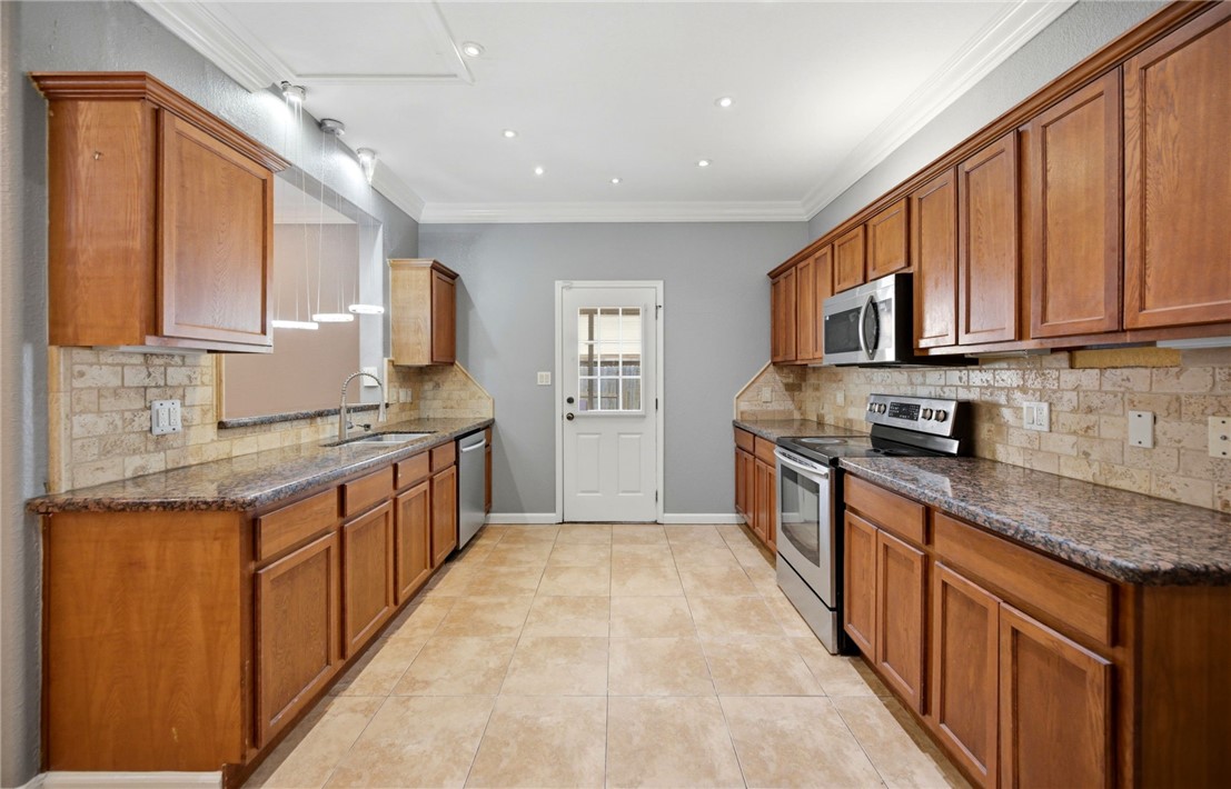2922 Santa Sofia St Property Photo 5