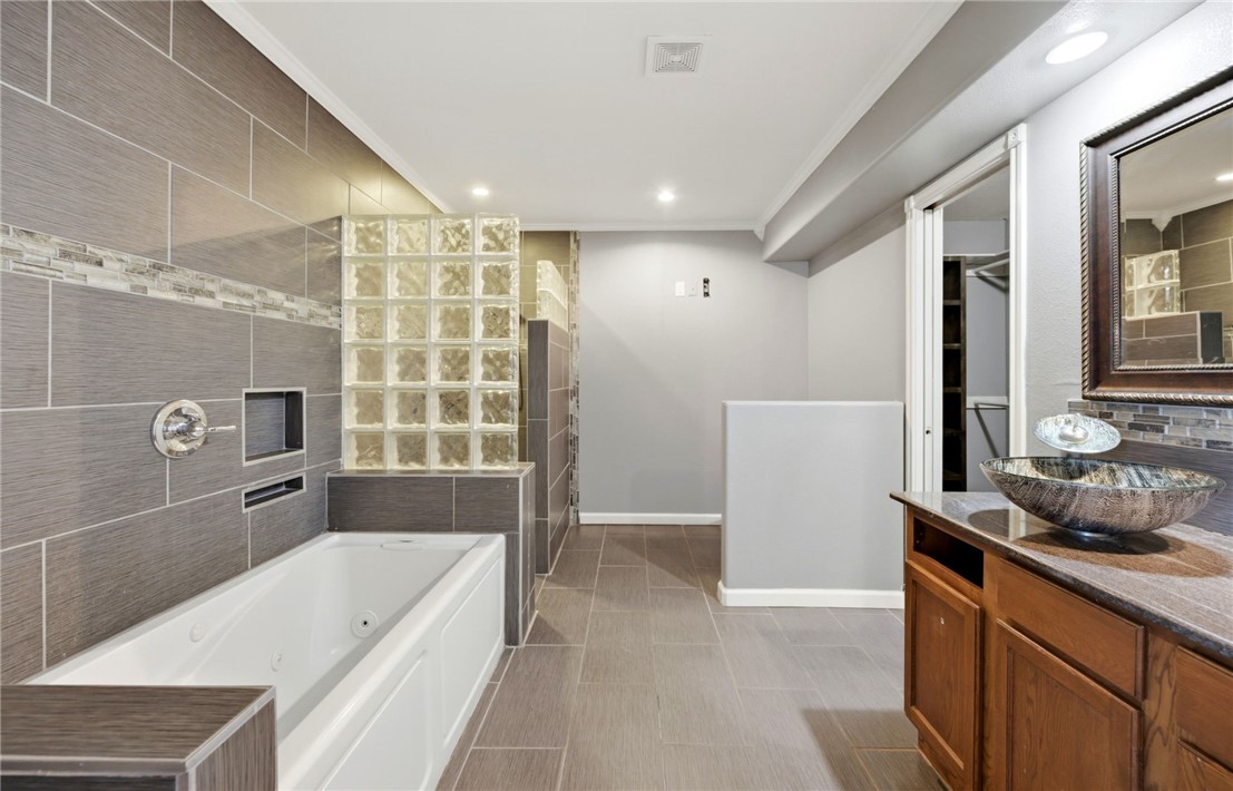 2922 Santa Sofia St Property Photo 9