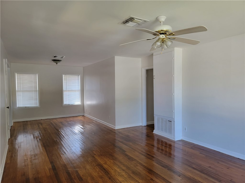 401 Glenmore St Property Photo 2