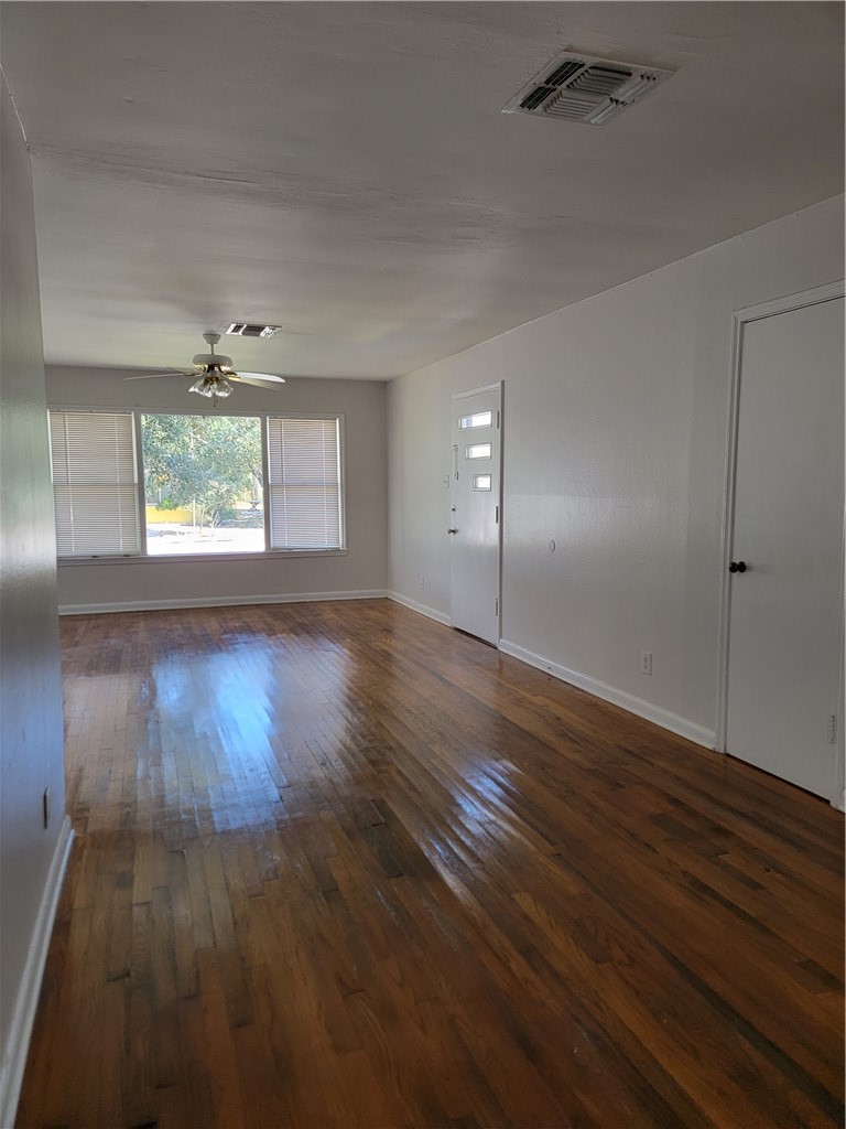 401 Glenmore St Property Photo 3