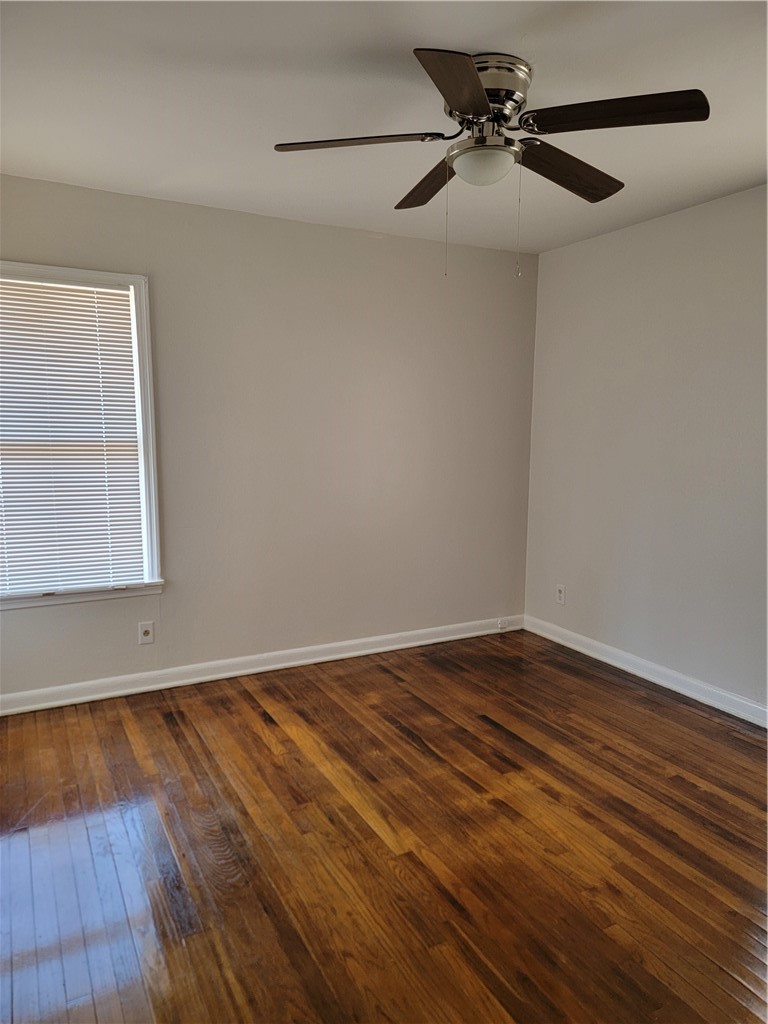401 Glenmore St Property Photo 6