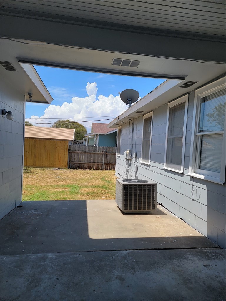 401 Glenmore St Property Photo 8