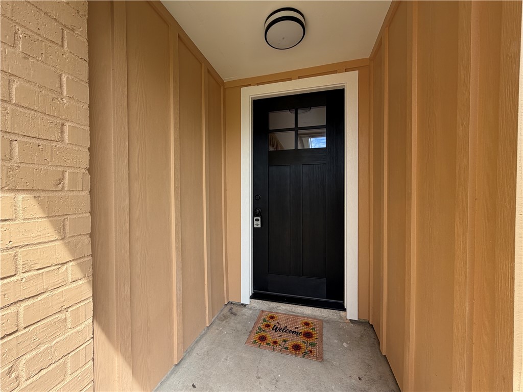 222 Perthshire Dr Property Photo 2