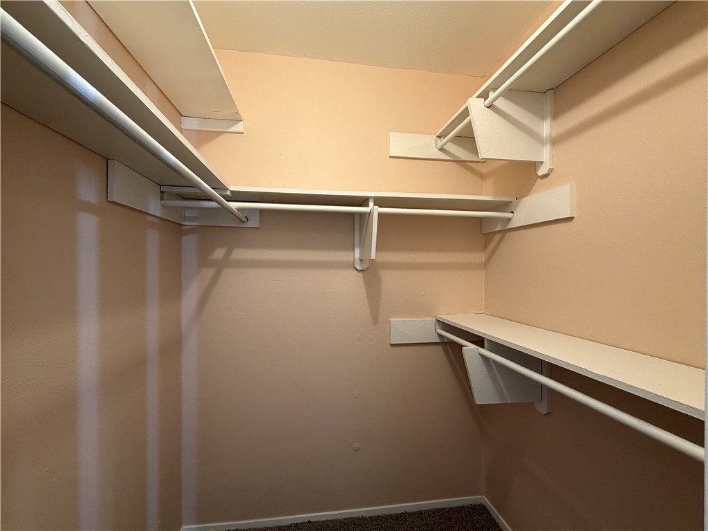 222 Perthshire Dr Property Photo 16