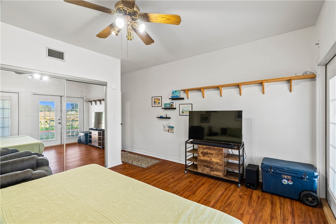 210 Oak Bay St 1203 Property Photo 4