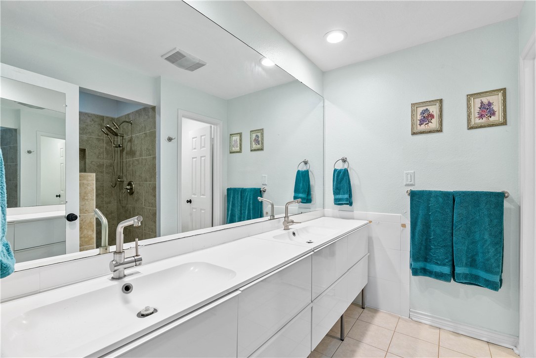210 Oak Bay St 1203 Property Photo 12