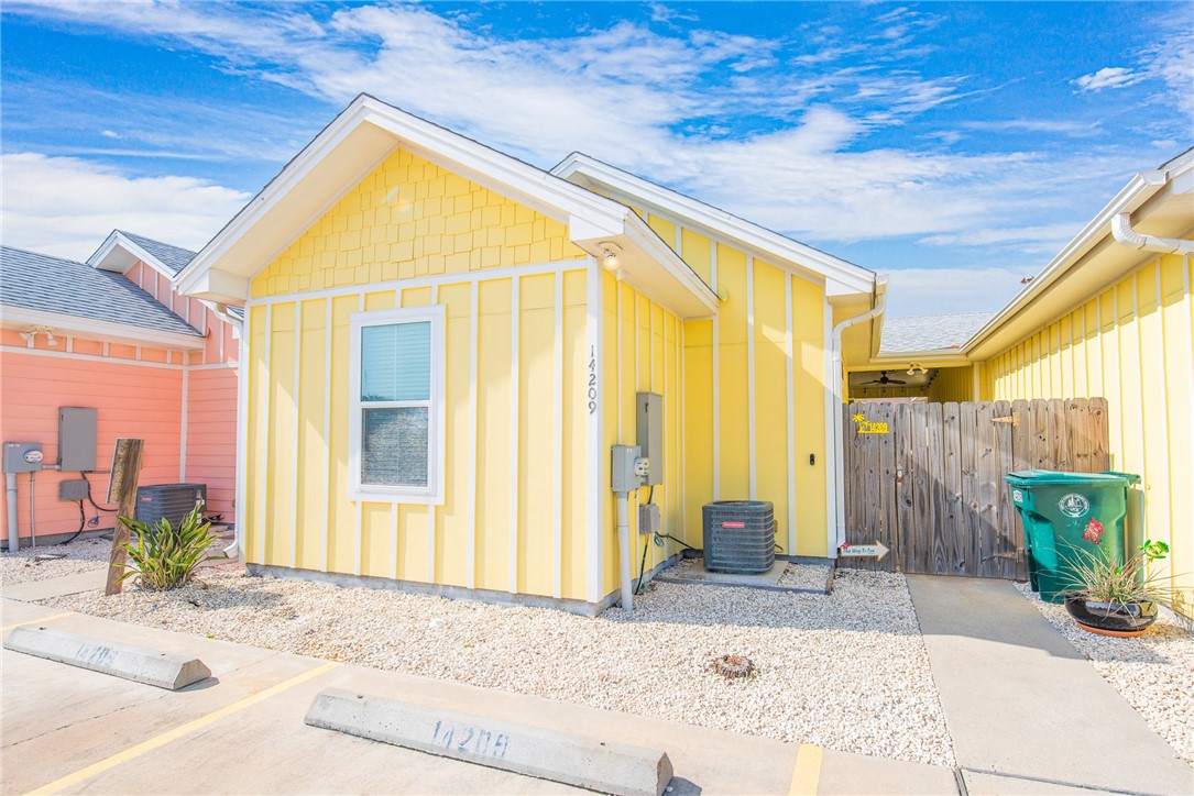 14209 Anegada Dr Property Photo 6