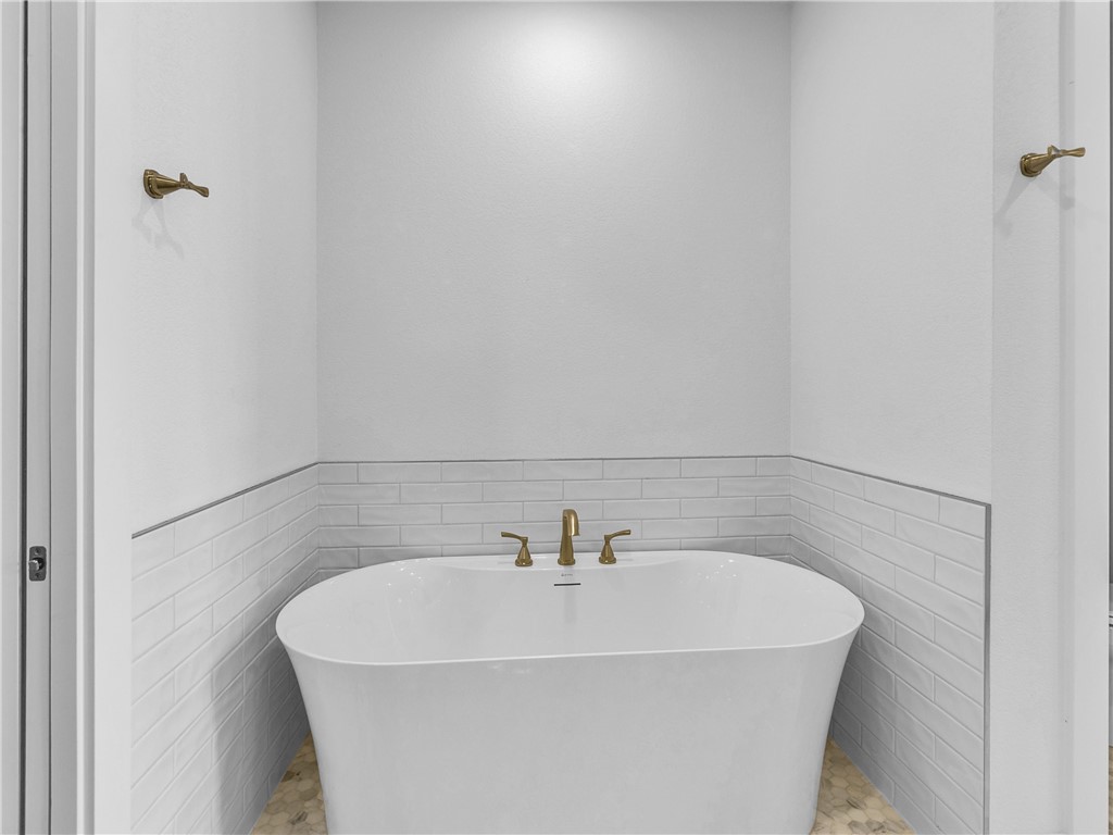 136 W Cotter Ave 8 Property Photo 26