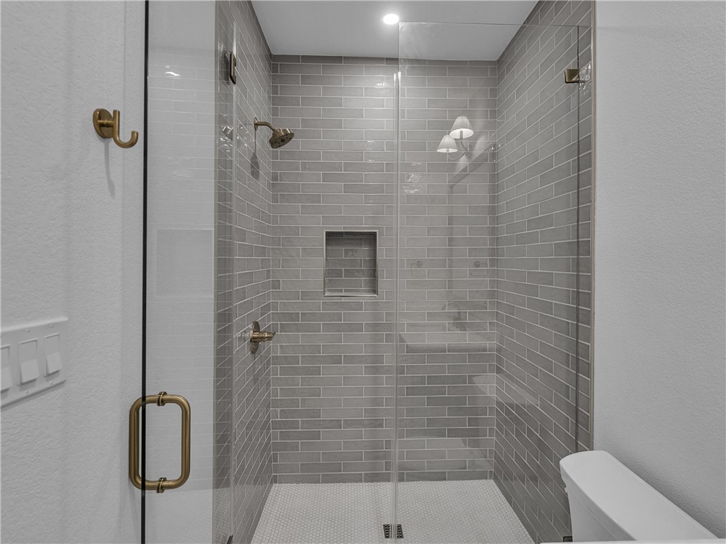 136 W Cotter Ave 8 Property Photo 36