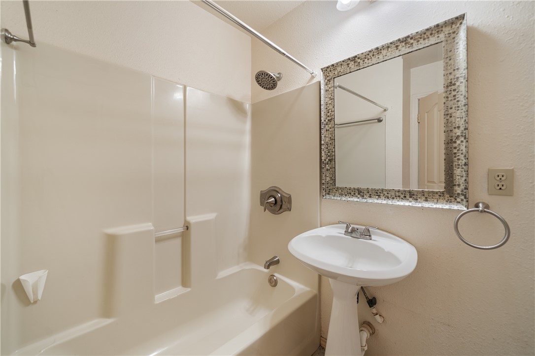 533 Carmel Dr Property Photo 19