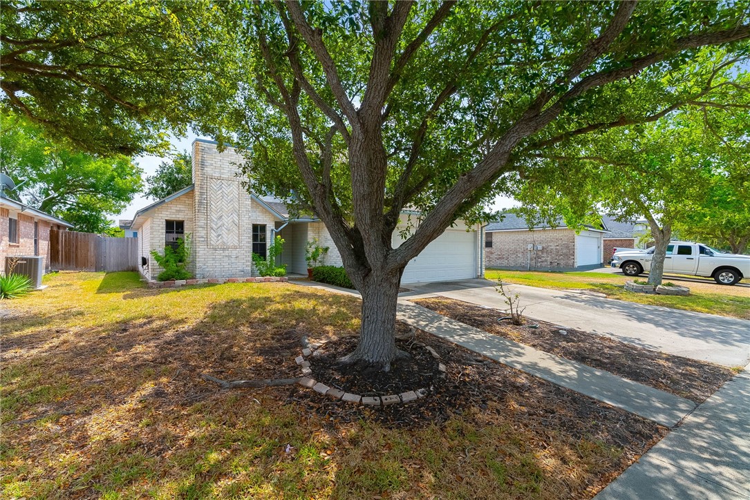 2710 Victoria Park Dr Property Photo 3