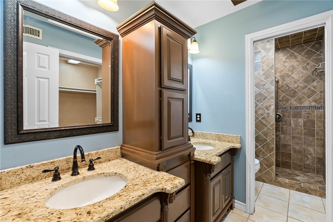 2710 Victoria Park Dr Property Photo 14