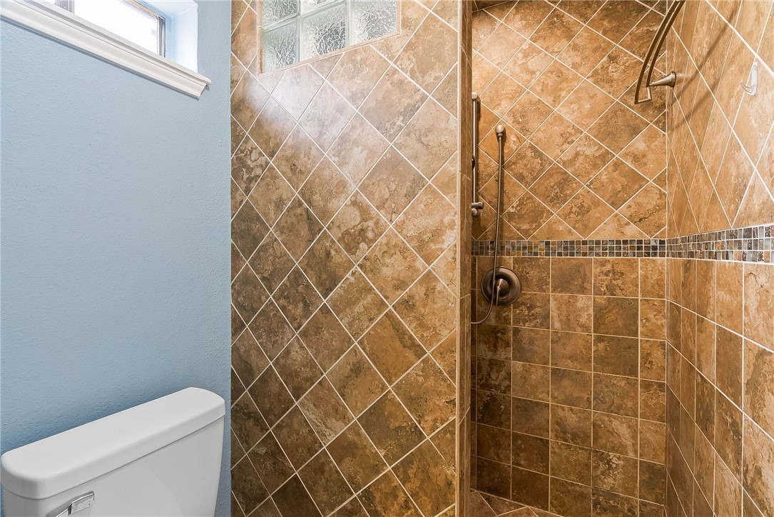 2710 Victoria Park Dr Property Photo 16