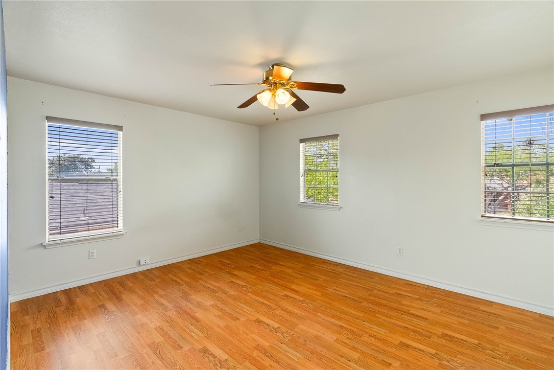2710 Victoria Park Dr Property Photo 22