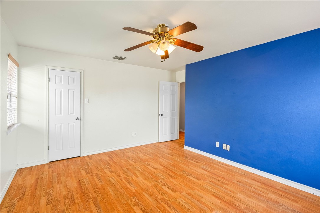 2710 Victoria Park Dr Property Photo 23
