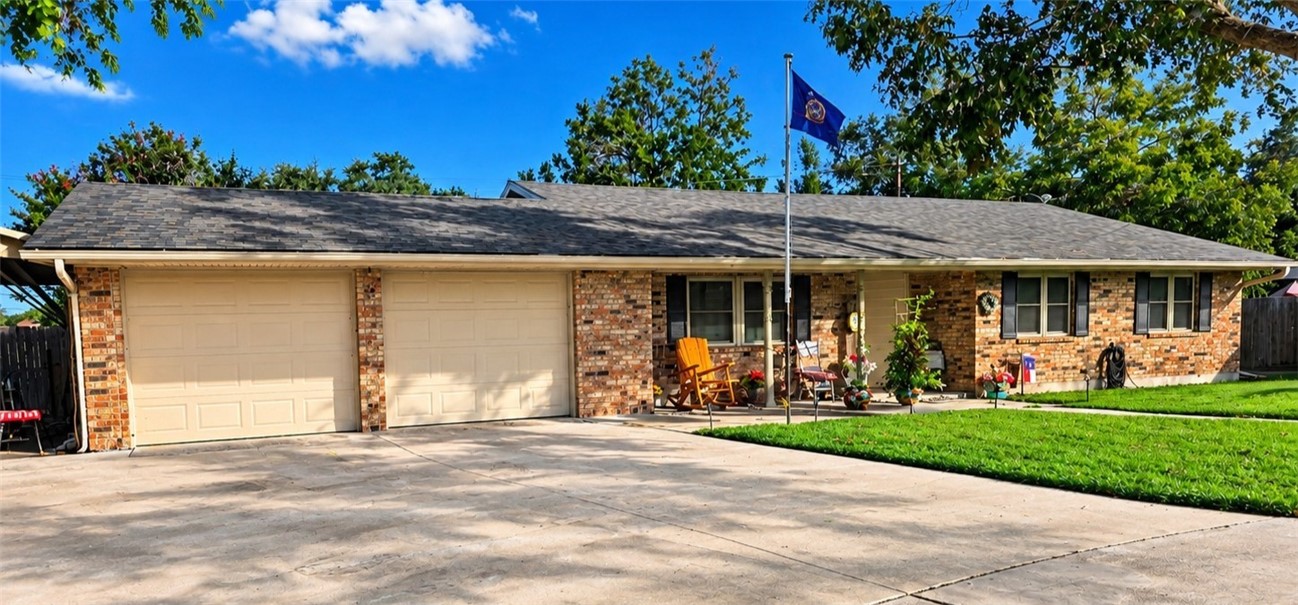 11110 Forest Hill Property Photo