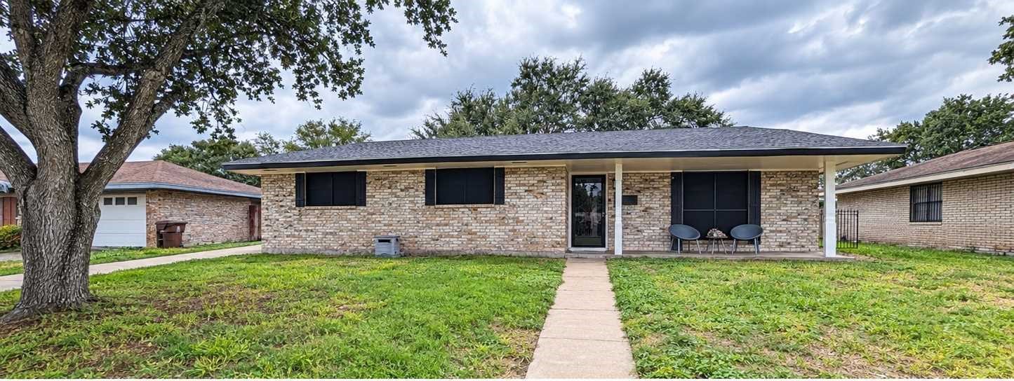 225 S Pasadena Dr Property Photo 1