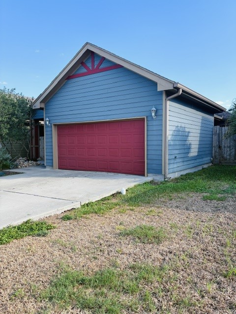 2047 Isabella Dr Property Photo 2