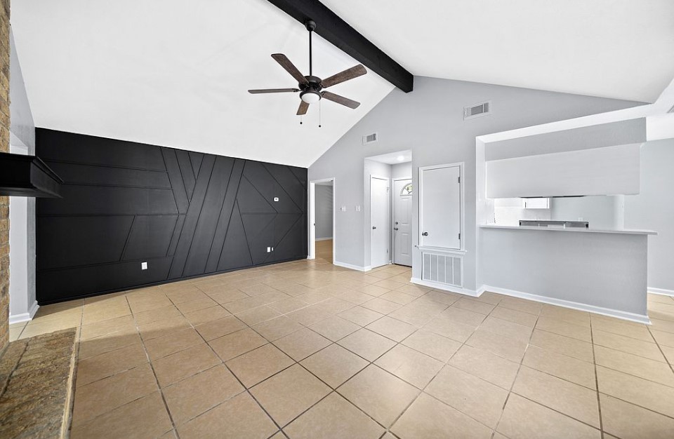 7021 Rivergate Dr Property Photo 2
