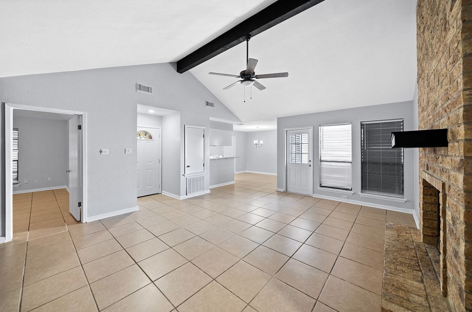 7021 Rivergate Dr Property Photo 4