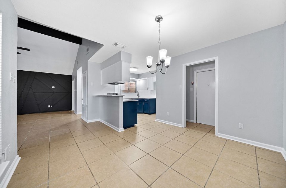 7021 Rivergate Dr Property Photo 6