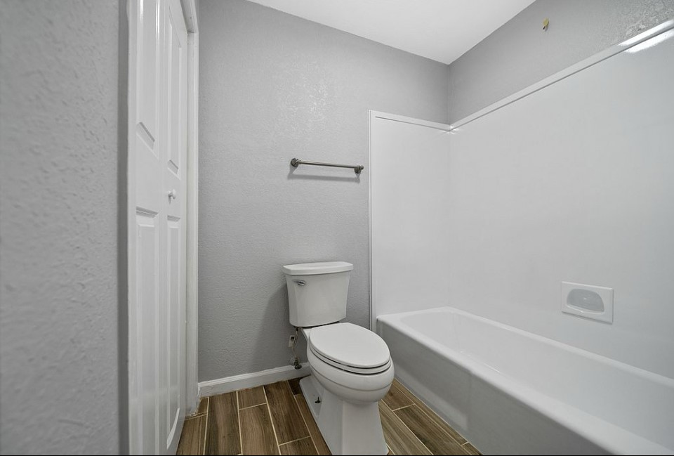 7021 Rivergate Dr Property Photo 14