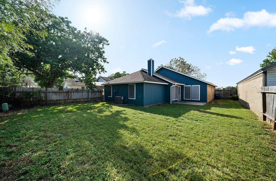7021 Rivergate Dr Property Photo 16