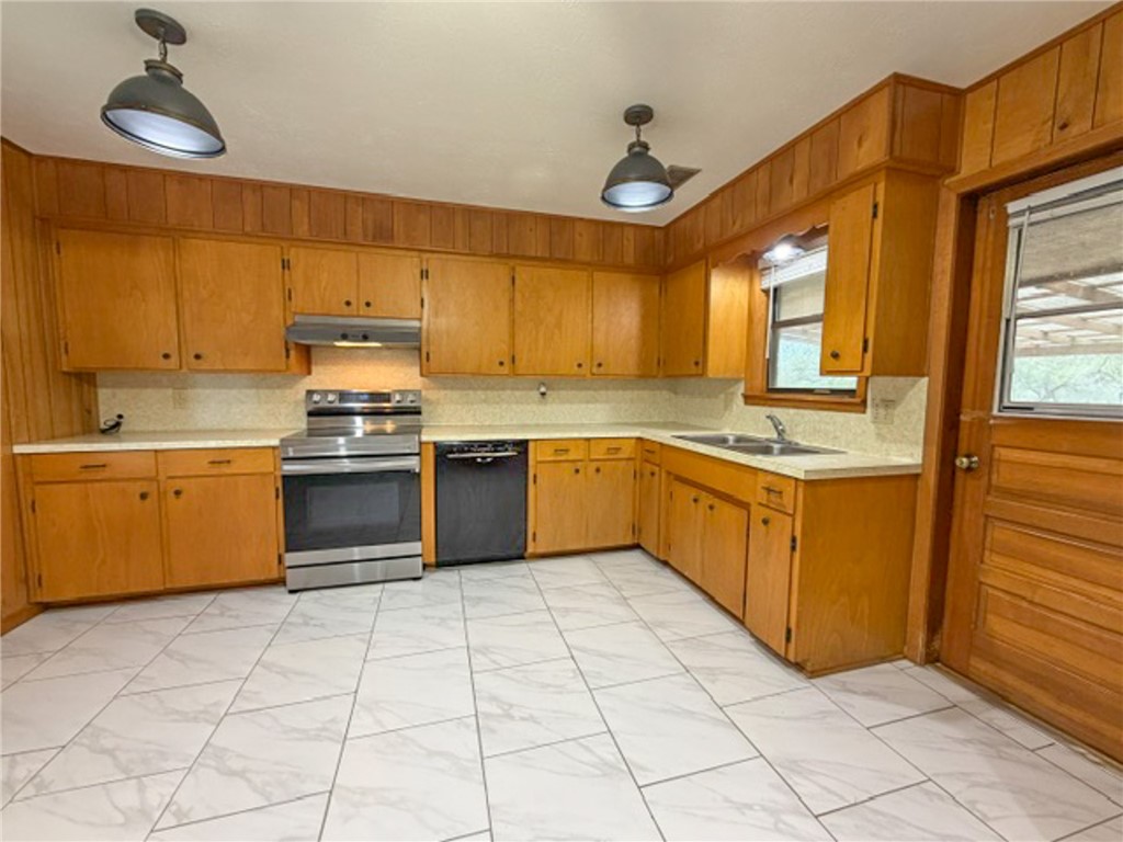 606 E Fm 628 Property Photo 4