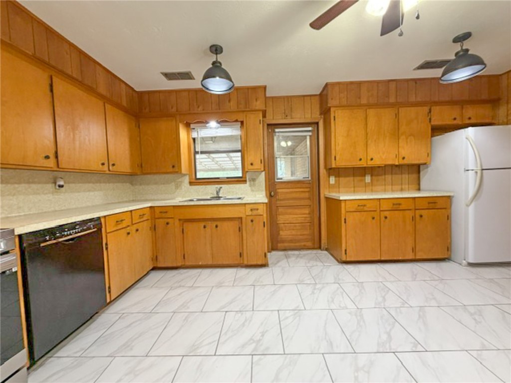 606 E Fm 628 Property Photo 5