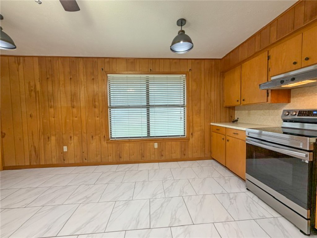 606 E Fm 628 Property Photo 8