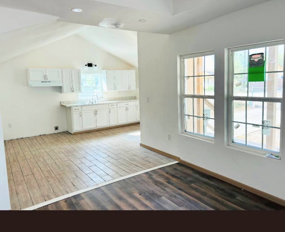 850 N Adams St Property Photo 2