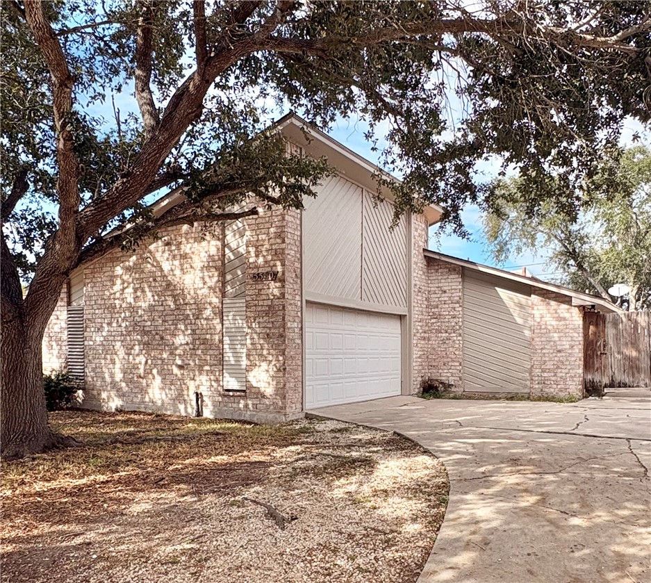 5530 Crossgate Dr N Property Photo 1