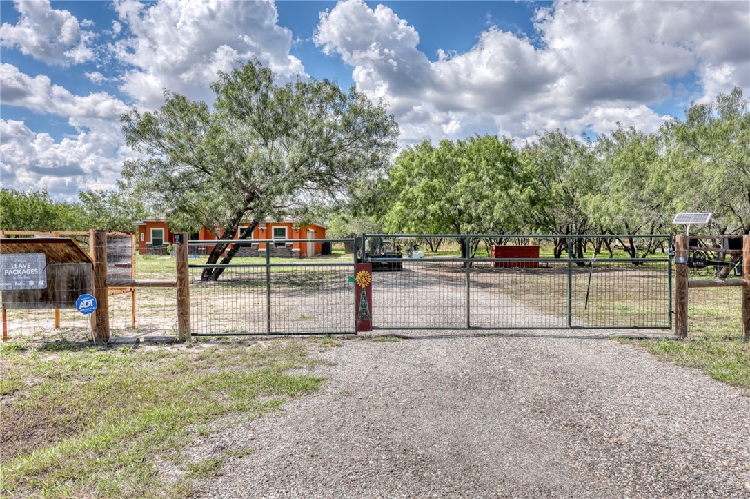 213 County Road 2101 Property Photo 5