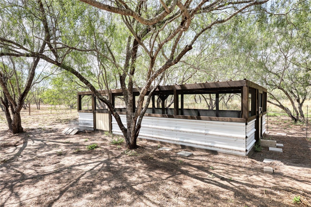 213 County Road 2101 Property Photo 33