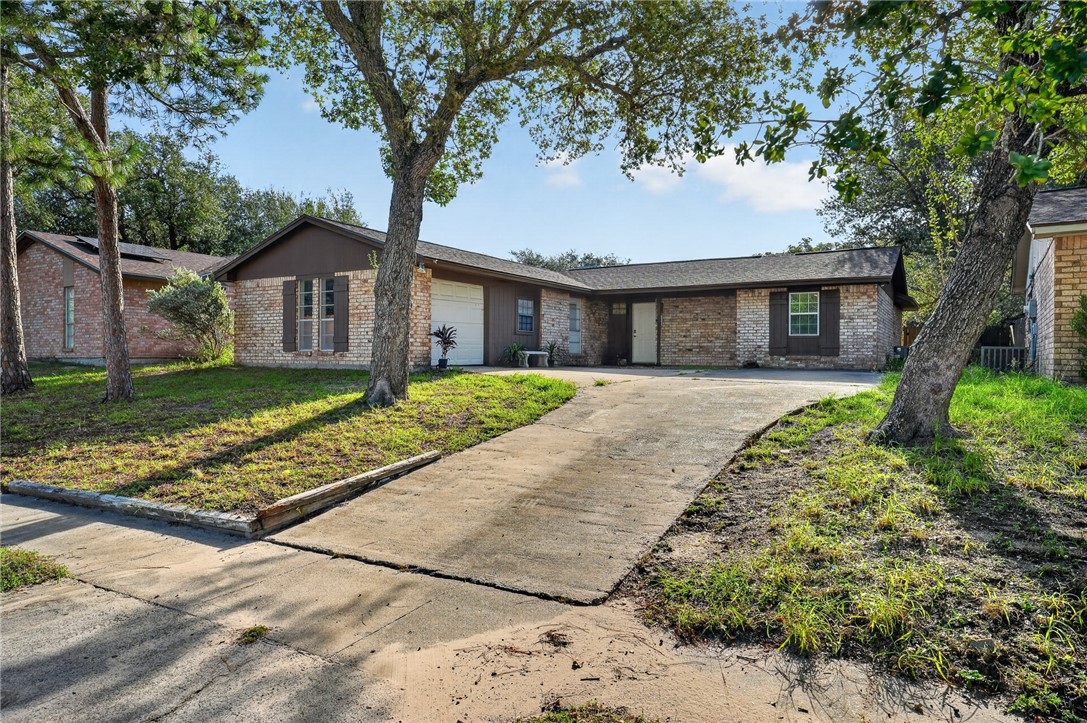 2524 Live Oak St Property Photo 1