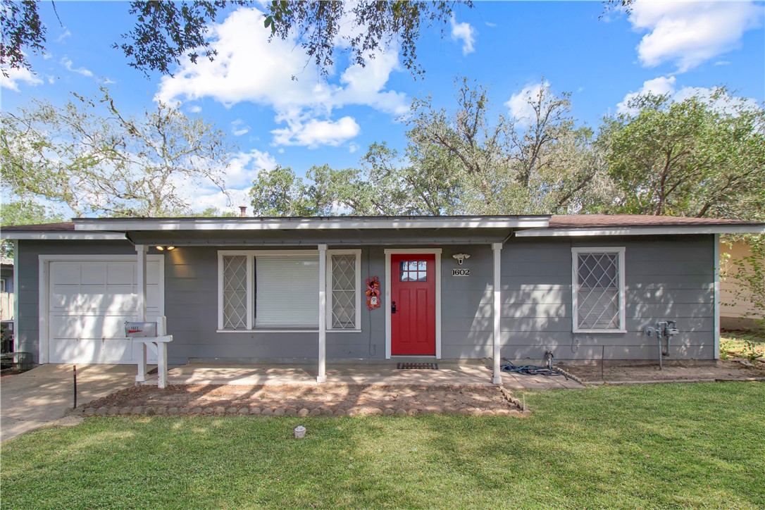 1602 N Fowler St Property Photo 1