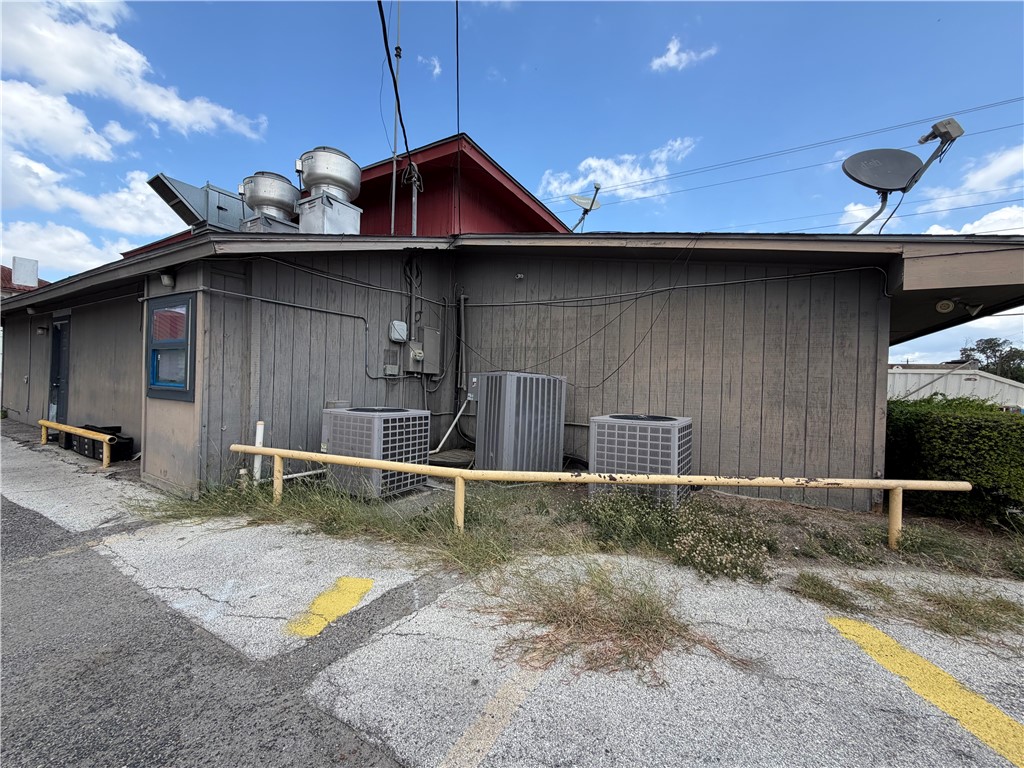 707 Nueces St Property Photo 7