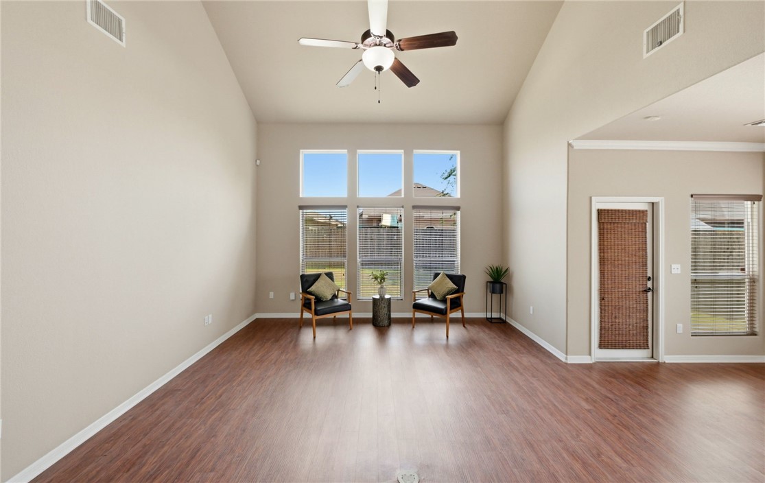 2118 Cardinales Lane Property Photo 2