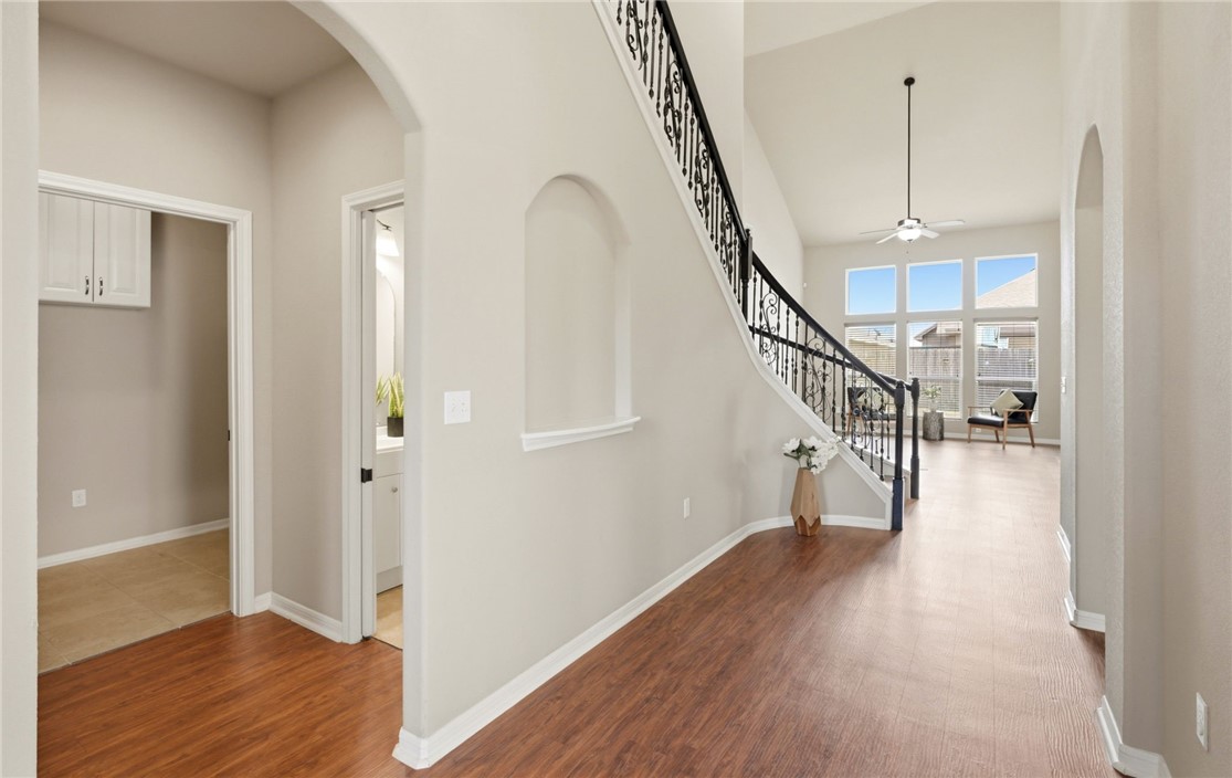 2118 Cardinales Lane Property Photo 3