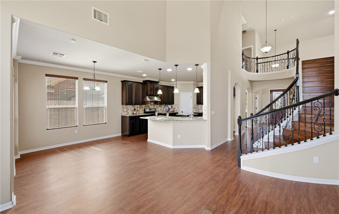 2118 Cardinales Lane Property Photo 7