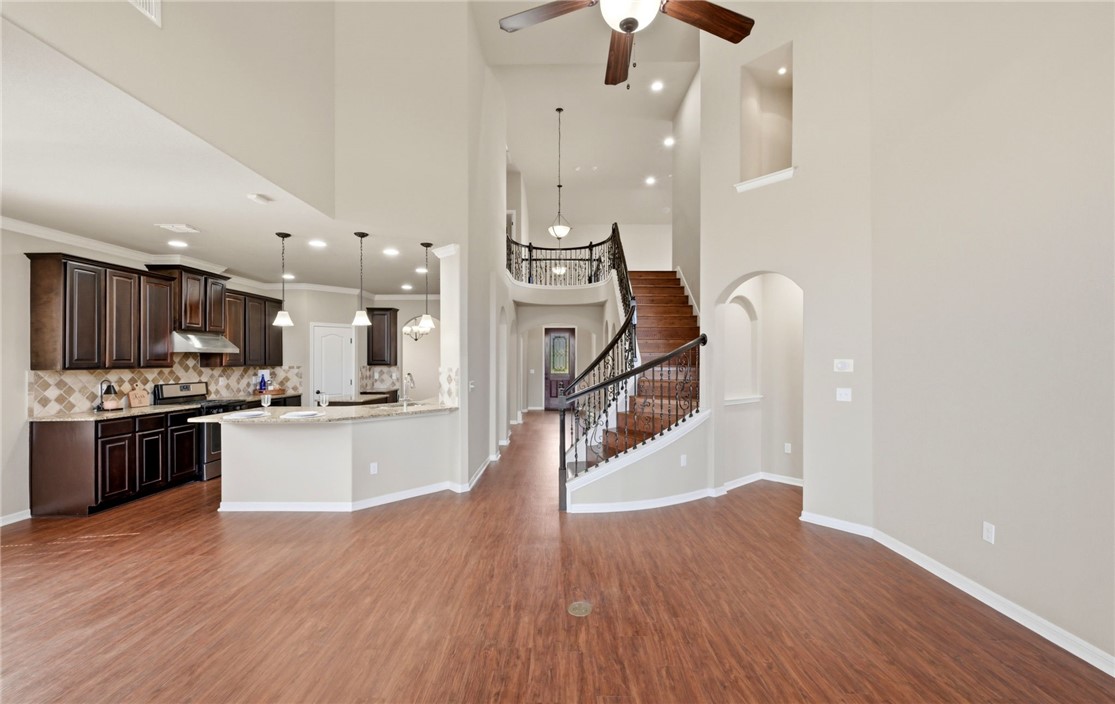 2118 Cardinales Lane Property Photo 8