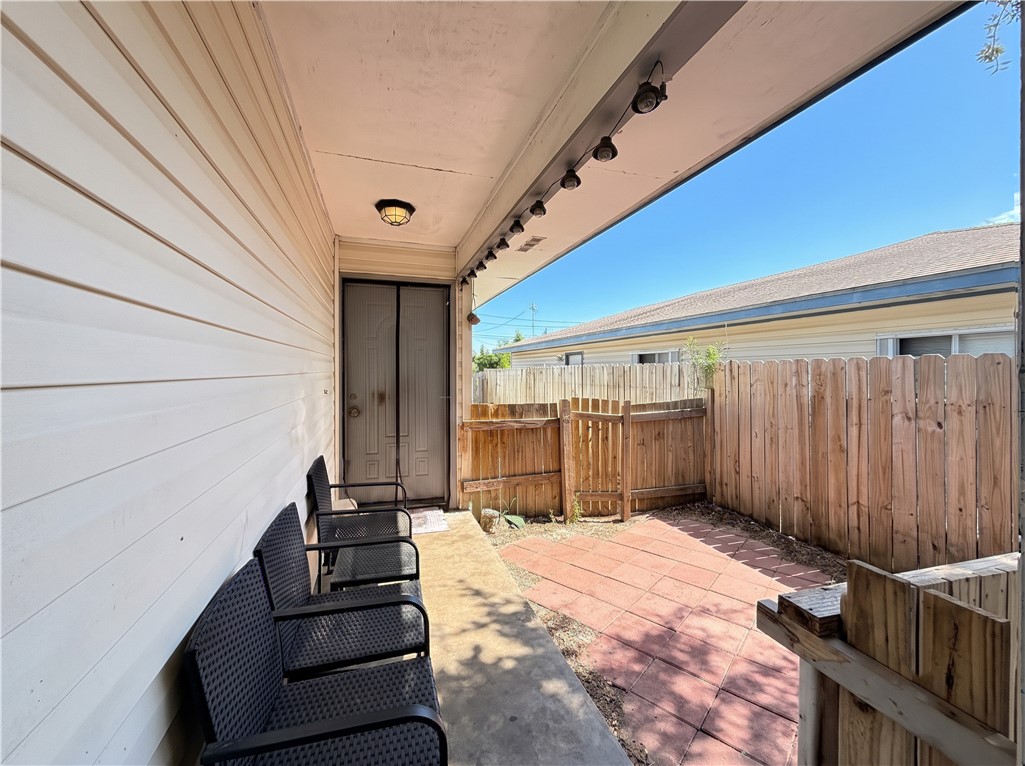 1913 Sandy Way Property Photo 2