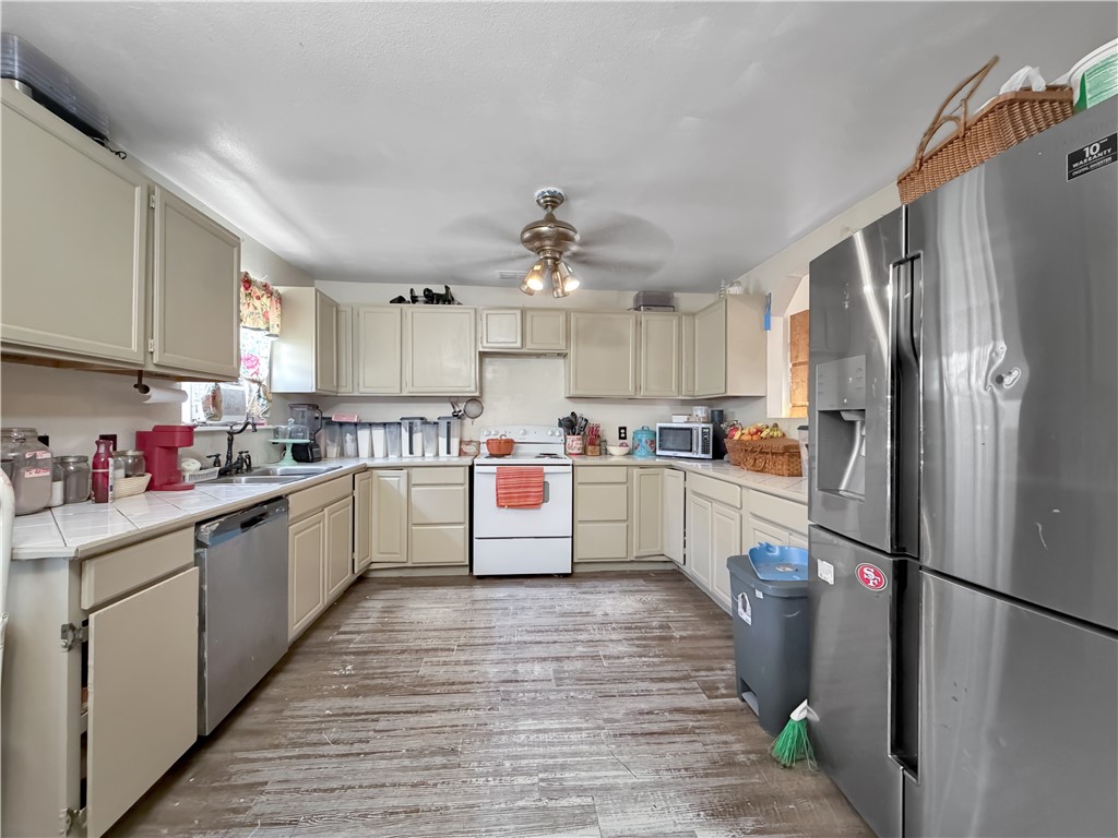 1913 Sandy Way Property Photo 7