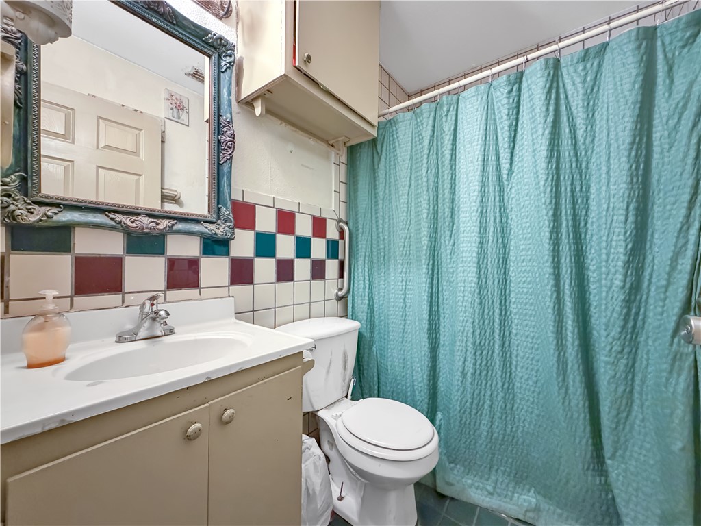 1913 Sandy Way Property Photo 9